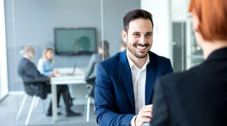 o que faz um assessor financeiro financial advisor