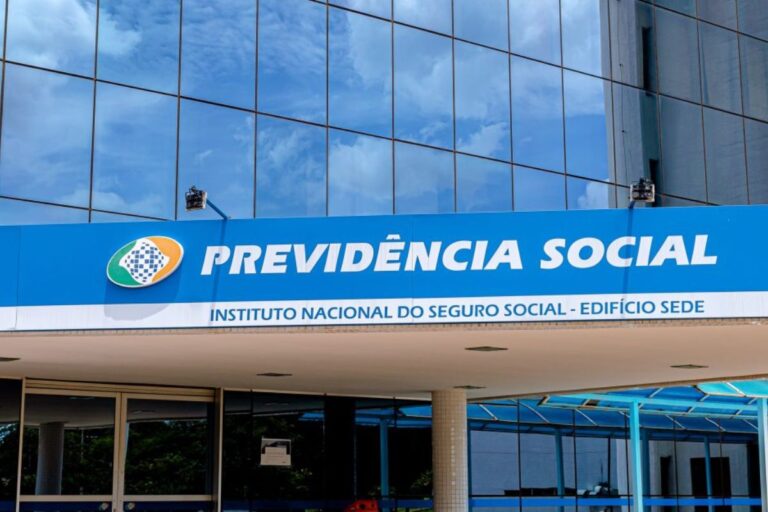 Descubra quais serão as mudanças nas aposentadorias e no teto do INSS em 2025!